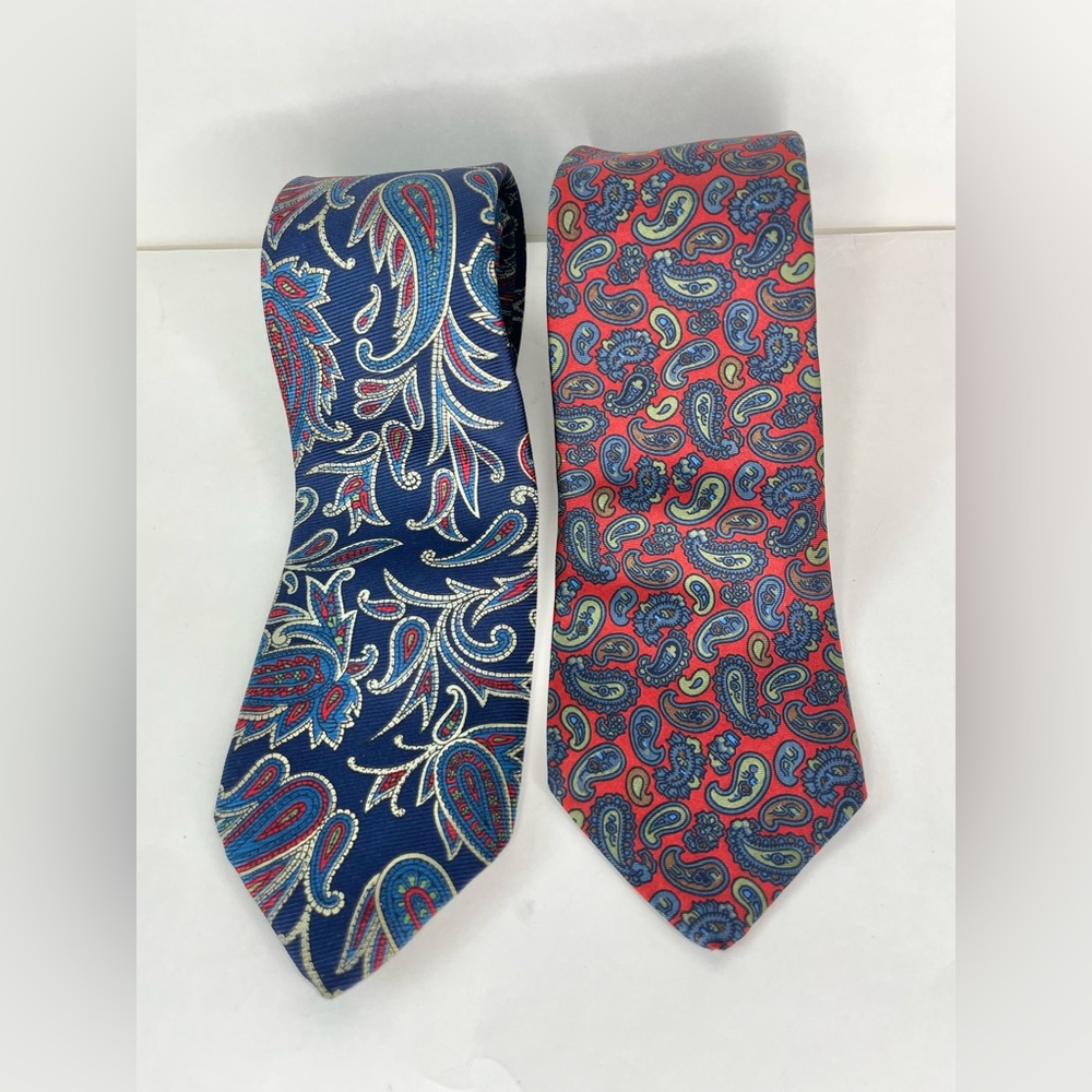 Brooks Brothers Makers Men's Neckties Blue And Red Paisley 100% Silk Made in USA